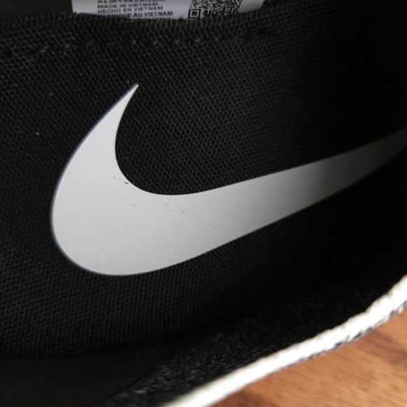 Nike React Phantom Run Flyknit 2 "Oreo" Black/White CJ0280-002 Women's Size 8 - Picture 6 of 8